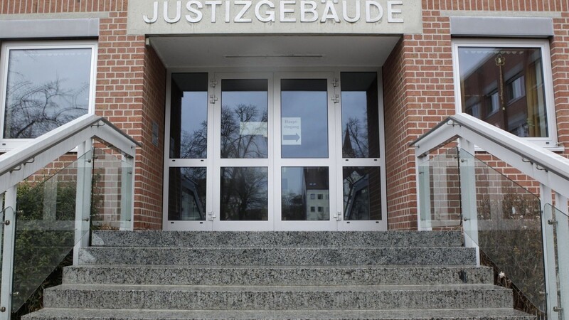 Am Landshuter Landgericht läuft derzeit der Prozess gegen zwei Brüder, die sich wegen versuchten Mordes verantworten müssen.