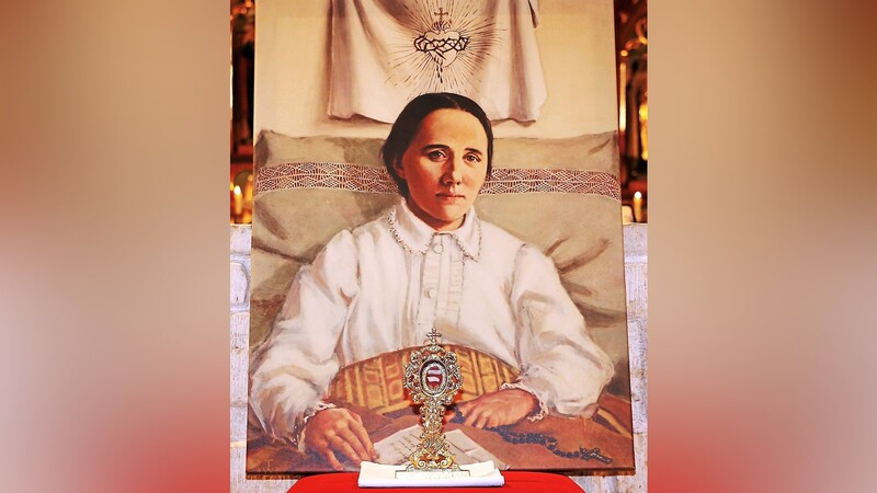 Das Anna-Schäffer-Bild in der Kirche, die zum persönlichen Gebet geöffnet ist. Gebetsgruppen sind derzeit nicht erlaubt.