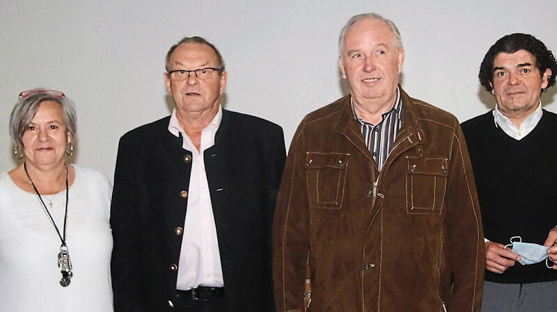 Kreisobmann Hans Schwanitz (Mitte) wurde für weitere vier Jahre bestätigt, er wird unterstützt von Schriftführerin Rita Pfeffer, Anita Wenzel, Josef Meier und Kassier Martin Mühlbauer (von links).