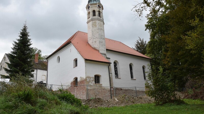 Die Kirche St. Stephanus (Kronwinkl) wird gerade saniert. Der Antrag des Pfarrverbandes für eine finanzielle Unterstützung für die Läuteanlage sorgte im Echinger Gemeinderat für Diskussionen.