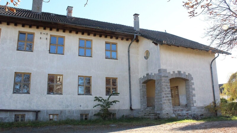 Das alte Wiesinger Schulhaus soll das gesellschaftliche Zentrum des Dorfes werden. Ein erstes Nutzungskonzept wurde amMontagabend dem Stadtrat präsentiert.