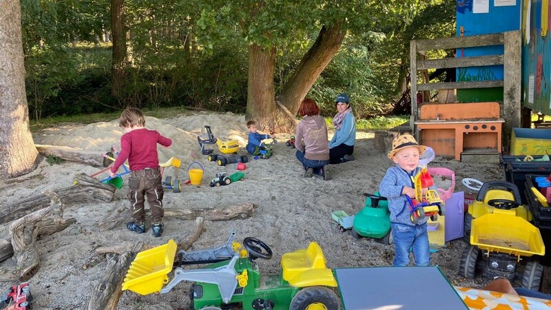 Die Kinder vom Waldvorkindergarten Unterwattenbach freuen sich über die Zuschusserhöhung.