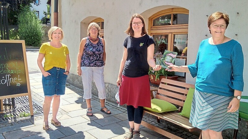 Kreisrätin Angelika Stumpf, Gisela Floegel, Hellen Hable und Landtagsabgeordnete Rosi Steinberger (von links).
