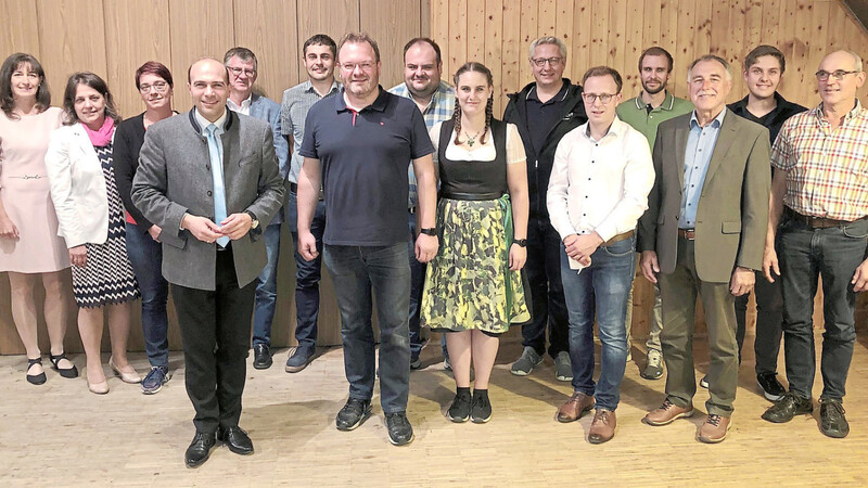 Die Vorstandschaft der CSU Pfeffenhausen um Vorsitzenden Michael Stiglmaier mit den Ehrengästen.