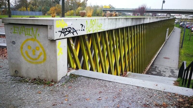 Graffiti am Parkdeck Donau.