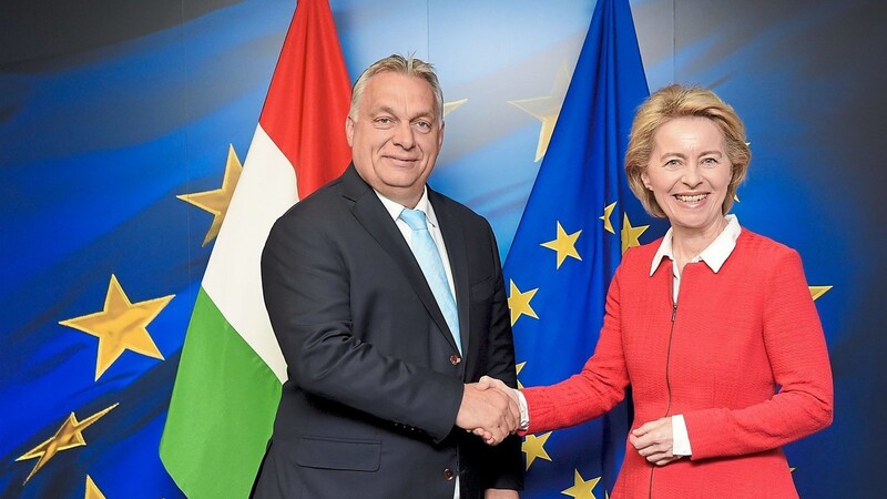 Im Februar machte Ungarns Ministerpräsident Viktor Orban noch mit dem EU-Austritt seines Landes Wahlkampf. Nach dem Einmarsch Russlands in die Ukraine herrscht plötzlich Einigkeit zwischen Ungarn und der EU - so wie auf diesem Bild mit EU-Kommissionspräsidentin Ursula von der Leyen aus dem Jahr 2019.