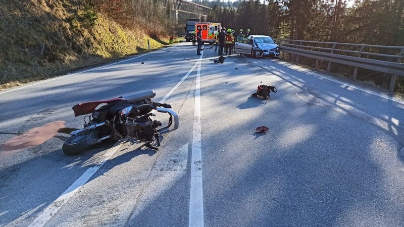 Auf der Staatsstraße zwischen Regen und Bischofsmais ereignete sich ein schwerer Unfall.