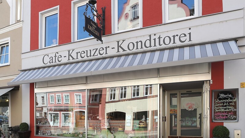 Das Café Kreuzer an der Regierungsstraße. Die Kundschaft fehlt.