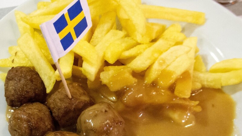 Für alle, die die beliebten Fleischbällchen "Köttbullar" der Möbelkette Ikea schon mal zu Hause nachkochen wollten, gibt es jetzt das Rezept dazu.
