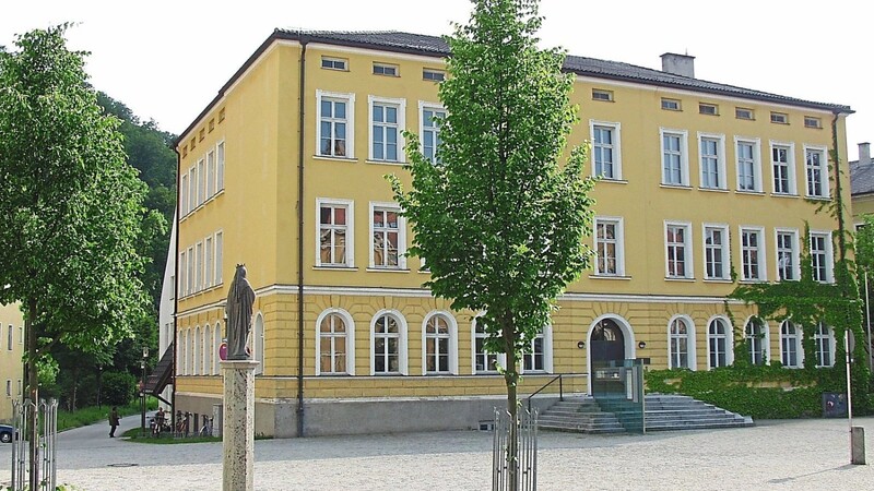 Das 150-jährige Bestehen der Keramikschule am Landshuter Marienplatz soll gebührend begangen werden.