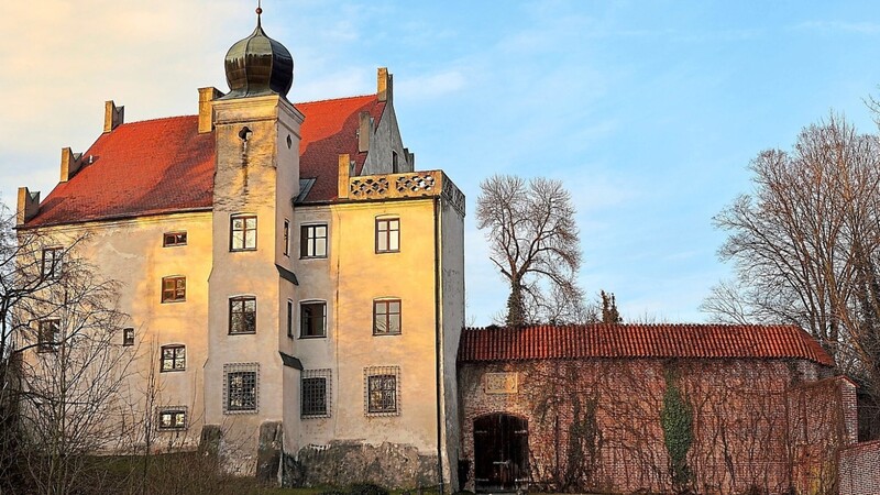 Im und um das Schloss Teisbach ist in Kürze ein umfangreiches Programm geboten.  Foto: Toni Schröttner