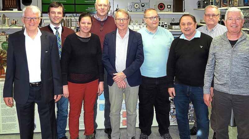 Die neue Vorstandschaft des Fördervereins des Rundfunkmuseums mit Jürgen Kögler an der Spitze (Mitte) sowie Museumschef Michael Heller (links).