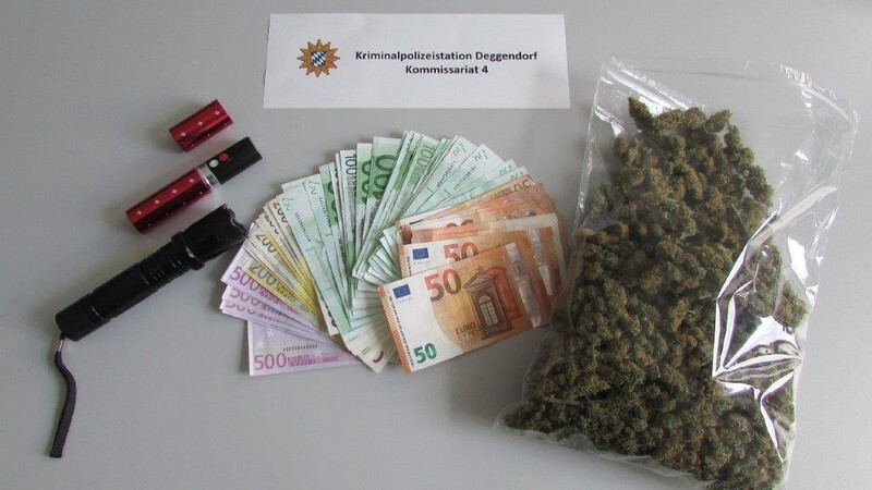 In den neun Wohnungen stellten die Beamten der Kripo Deggendorf Drogen und Bargeld sichergestellt.