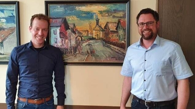 MdL Dr. Gerhard Hopp kam zum Gedankenaustausch mit dem neuen Bürgermeister Florian Neppl ins Eschlkamer Rathaus
