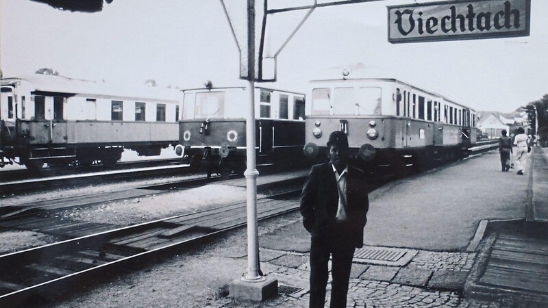 Am Viechtacher Bahnhof hieß es morgens: Abfahrt für die Schüler nach Cham.