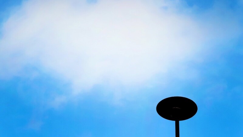 Eine Sirene steht auf dem Dach eines öffentlichen Gebäudes. (Symbolbild)