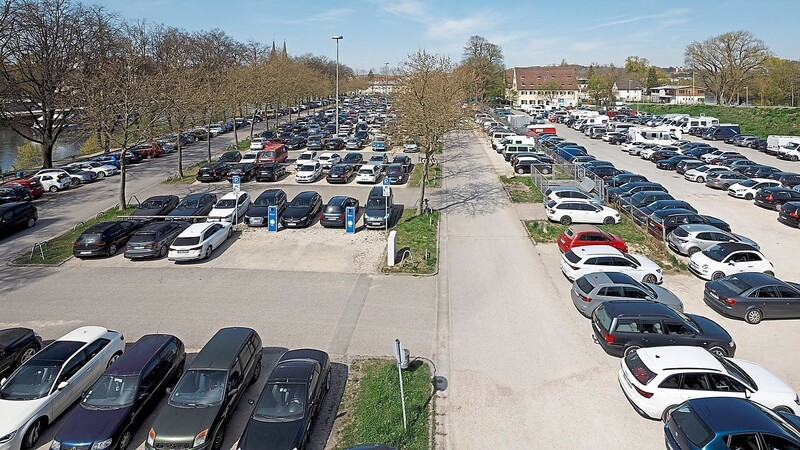 Die bisher 670 Parkplätze werden mit dem Parkhaus auf 1 400 mehr als verdoppelt. Dafür wird die ganze Fläche genutzt werden.