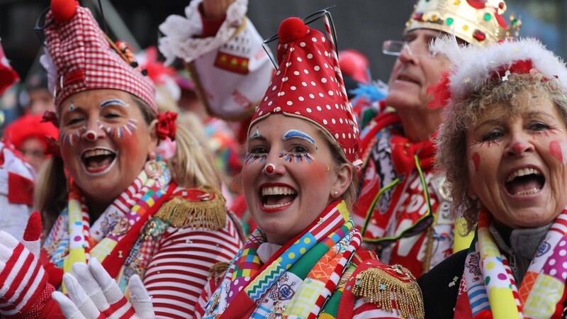 In Deutschlands Karnevalshochburgen beginnt um elf Uhr elf die närrische Zeit.