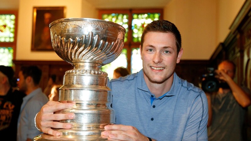 Am 28. Juli bringt Tom Kühnhackl den Stanley Cup erneut nach Landshut.