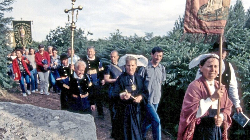 Die Teilnehmer der Prozession müssen auch zur Wallfahrtskapelle des Heiligen Ronan auf den Plas a Horn.