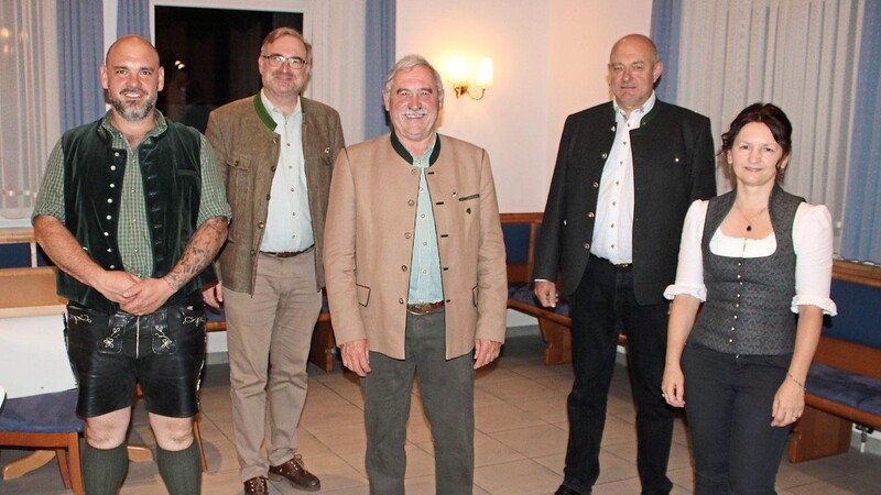Gerhard Luckner mit der neuen Riege: Thomas Hausladen, Robert Pollner, Alexander Flierl und Andrea Süß.