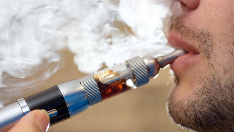 Eine mit "Legal Liquid Highs" befüllte E-Zigarette hat im Dezember 2018 sieben jugendliche Discobesucher in Cham außer Gefecht gesetzt.