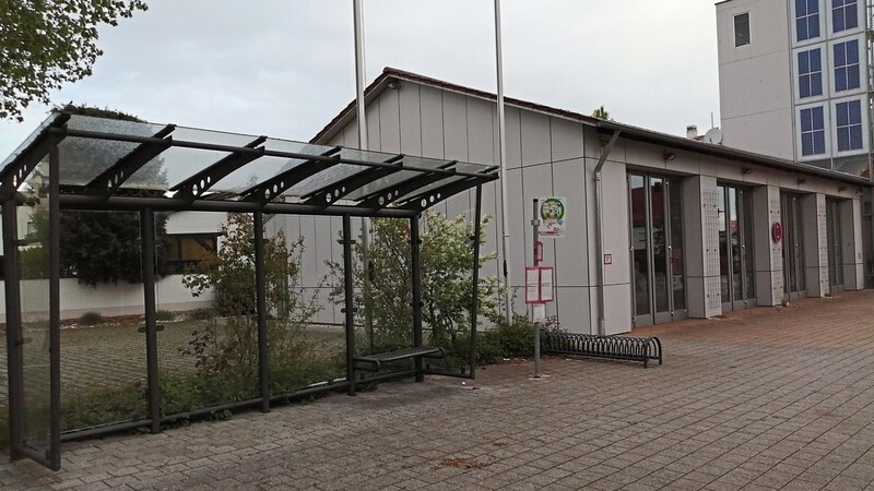 Zur ÖPNV-Verbesserung wird die Bushaltestelle beim Feuerwehrhaus Barbing weichen.