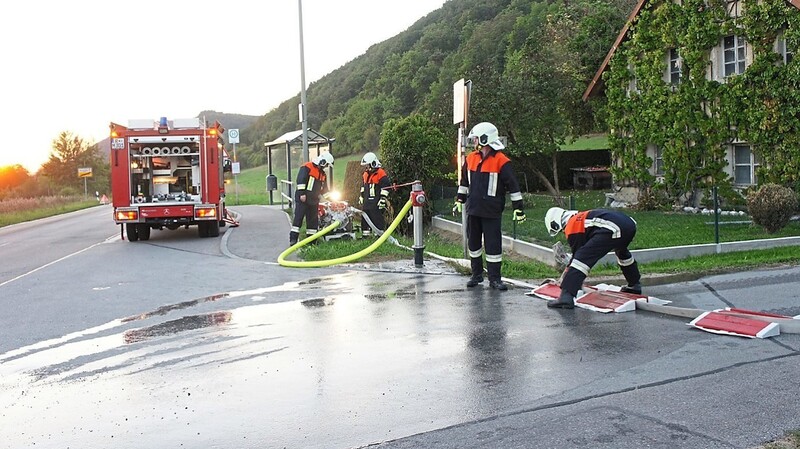 Im Rahmen der Aktionswoche fand eine Großübung mit fünf Feuerwehren statt, die von der Frengkofener Wehr geleitet wurde.