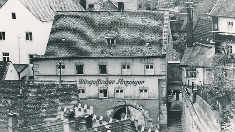 Über viele Jahrzehnte befand sich der Verlag des Dingolfinger Anzeiger im "Reiserbogen" am Steinweg. Hier wurde die Firma Wälischmiller als Buchbinderei gegründet .