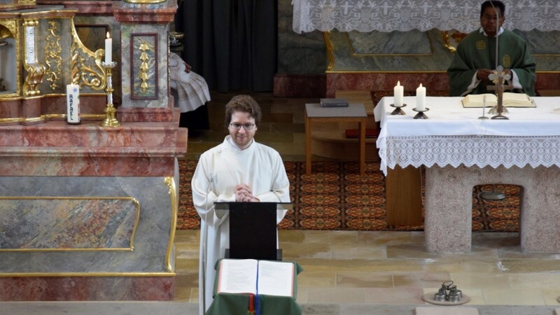 Christian Zeug bei seiner Predigt in Schröding.