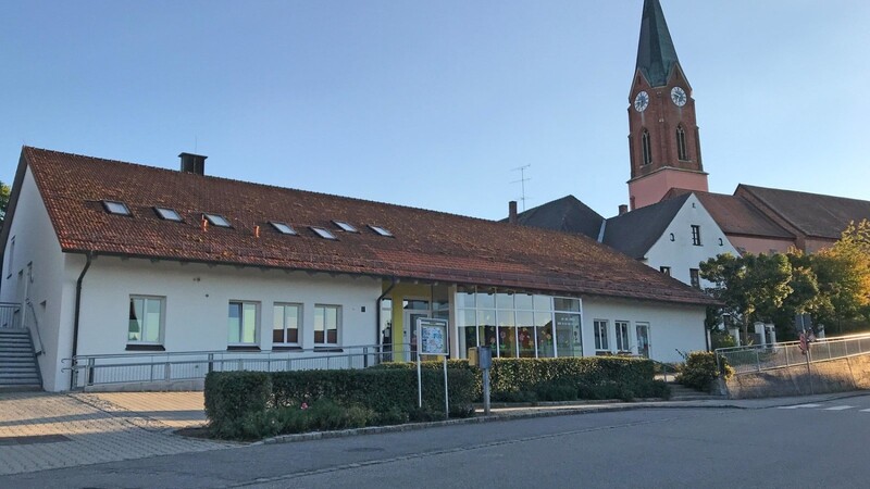 Das Kindergartengebäud neben der Attinger Kirche