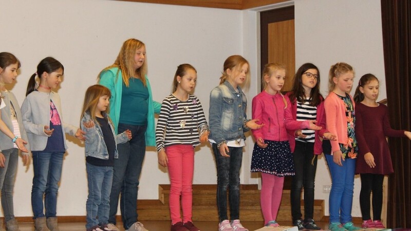 Die Mädchen des Kinderchores der Pfarrei St. Georg erfreuten die Senioren mit ihrem frischen Gesang.