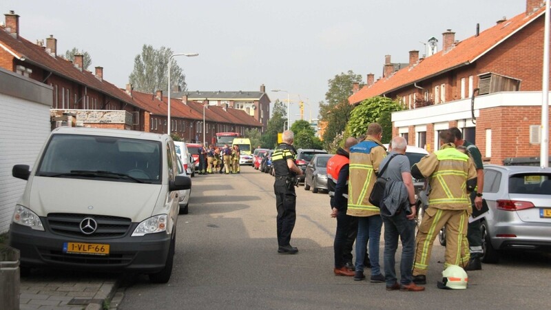 Im niederländischen Almelo sind nach Angaben der Polizei zwei Menschen getötet worden. Zwei weitere Menschen wurden verletzt, wie die Polizei in der Stadt im Osten des Landes nahe der deutschen Grenze mitteilte. Unter den Verletzten ist den Angaben zufolge ein Mann, der mit einer Armbrust von einem Balkon geschossen haben soll.