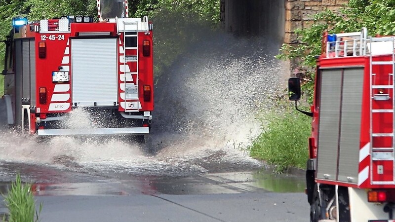 Auch die Feuerwehr in Ergoldsbach musste in der Vergangenheit immer öfter wegen Überflutungen durch Starkregen ausrücken.