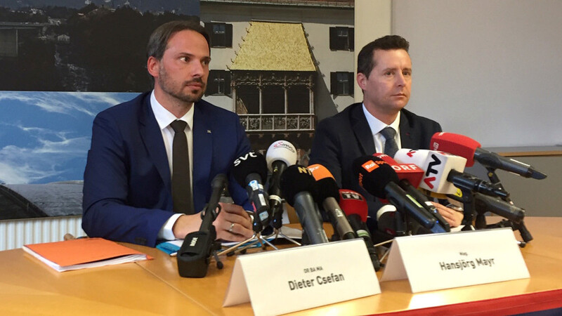 Berichten über den Stand der Ermittlungen: Dieter Csefan von der österreichischen Polizei (l.) und der Innsbrucker Staatsanwalt Hansjörg Mayr.