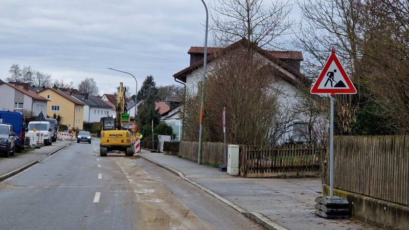 In der Reutstraße werden aktuell Leitungen für das Nahwärmenetz verlegt.