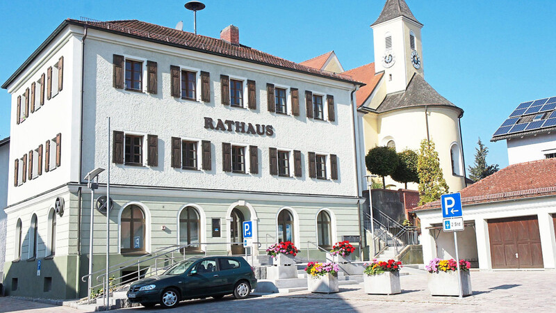 Der Gemeinderatsbeschluss zur Umstrukturierung des Rathauses Bach wurde aufgrund der zu hohen Kostenschätzung wieder aufgehoben.