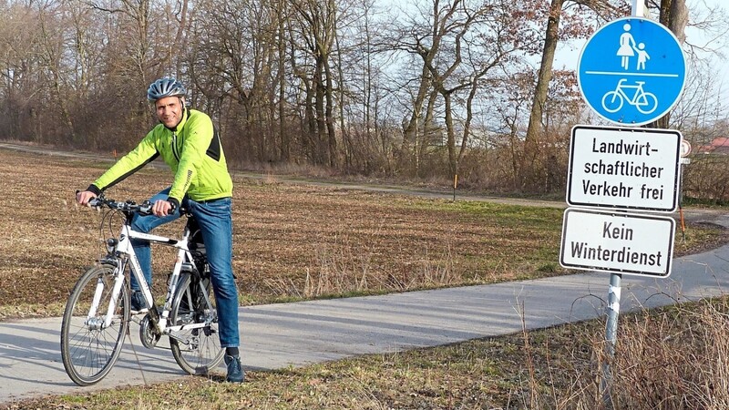 Rolf Sihr auf dem Radweg zwischen Moos und Plattling.