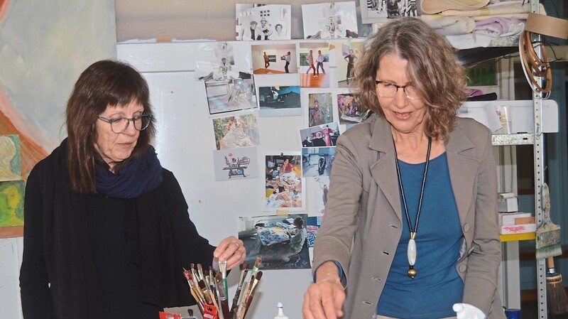 In den Atelierräumen der ehemaligen Zeiler-Fabrik fühlen sich Nina Seidel-Herrmann (rechts) und Ursula Bolck-Jopp wohl.