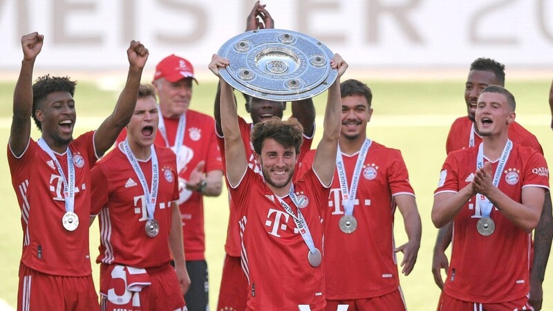 Àlvaro Odriozola gewann mit dem FC Bayern die Deutsche Meisterschaft und den DFB-Pokal.