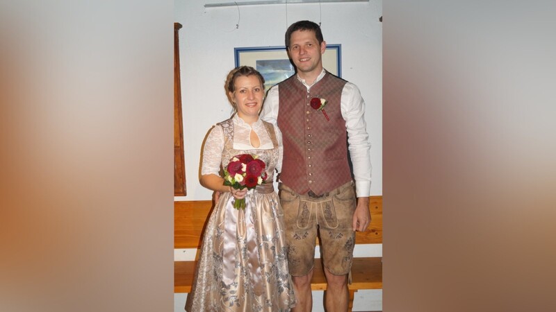 Das glückliche Brautpaar Michael und Lisa Neumeier, geborene Kopp.