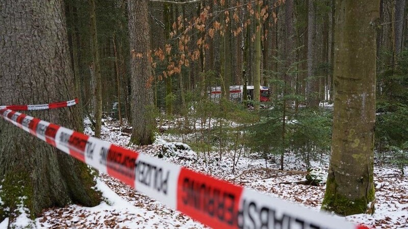 Über dem Nationalpark Bayerischer Wald bei Neuschönau ist am Mittwochmorgen ein Kleinflugzeug abgestürzt. Dabei kamen zwei Menschen ums Leben.