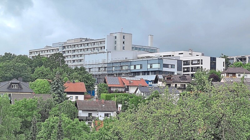 Die Corona-Pandemie hält immer noch die Welt in Atem. Vor Ort kümmert sich das Donau-Isar-Klinikum um die schwer erkrankten Patienten.