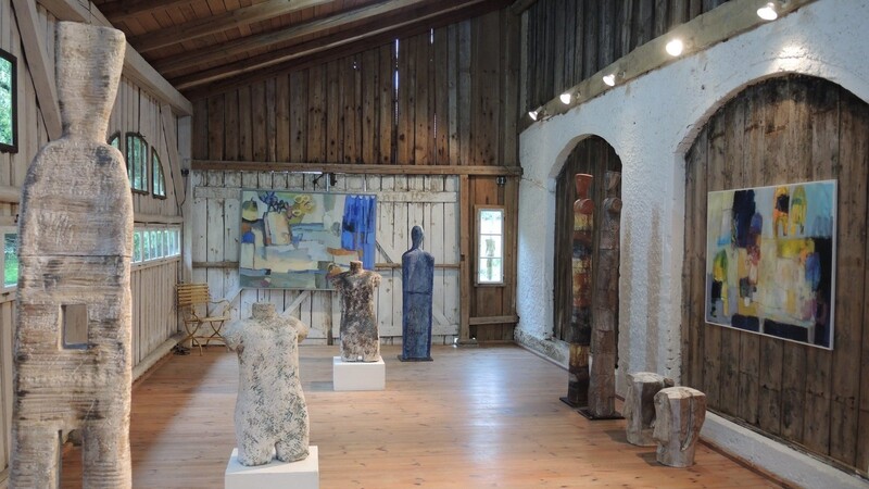Die Ausstellung in Hörlkam zeigt aktuelle Werke von Florian und Michaela Geissler sowie Ute Haas.