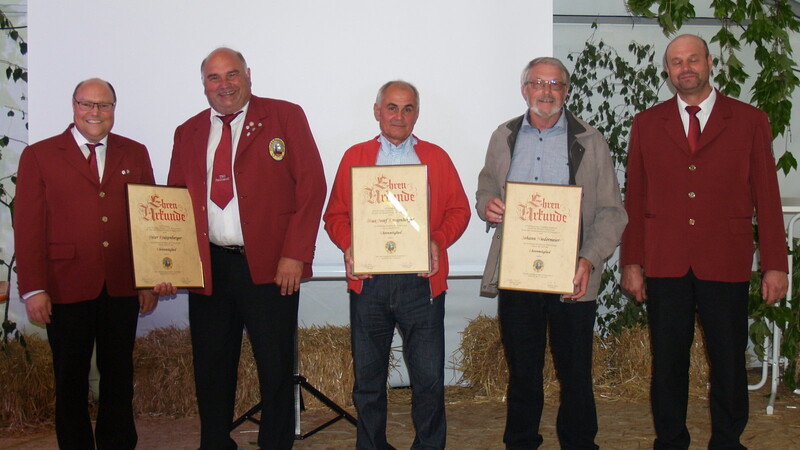 Vier neue Ehrenmitglieder der TSG 89 Pauluszell wurden im Rahmen der Jubiläumsfeier ernannt (auf dem Bild fehlt Martin Hopf).