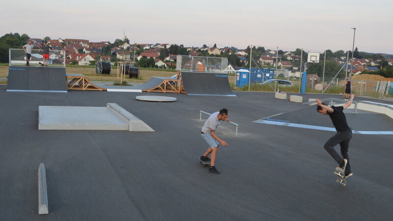 Vorbildlich die neue Skateranlage in der Ottostraße und wird von jungen Leuten viel genutzt.