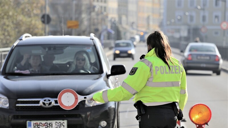 Bundespolizisten von der Deggendorfer Abteilung kontrollieren derzeit an den Grenzen zu Österreich.