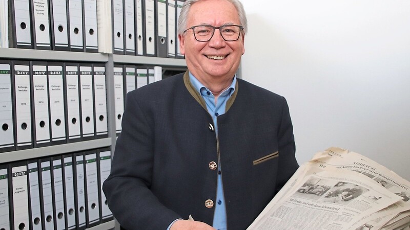 Seit 2008 ist Ottmar Hirschbichler Bürgermeister und hat seitdem alle Zeitungsartikel über das politische Geschehen in der Marktgemeinde gesammelt und archiviert. In der Rathaus-Registratur gibt es ein ganzes Abteil zum Thema "Bürgermeister Hirschbichler".