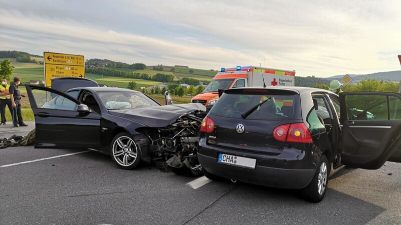 Im Kreuzungsbereich am Blätterberg kam es zum Zusammenstoß der beiden Fahrzeuge.