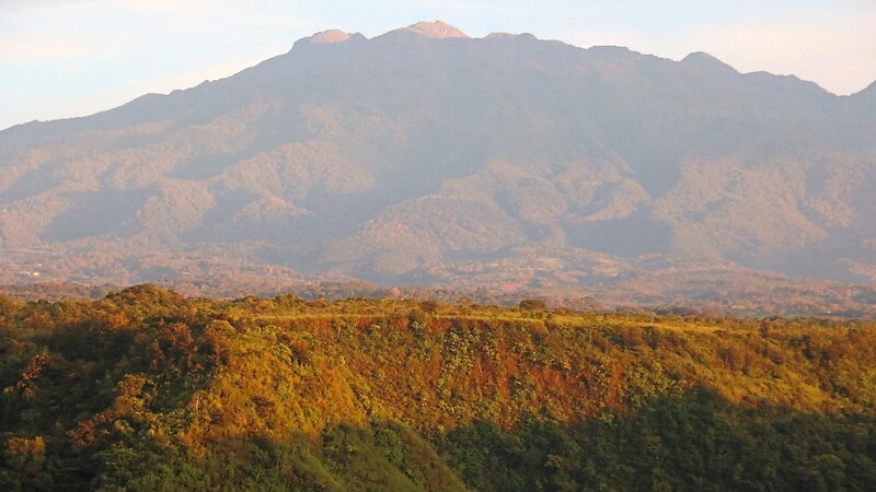 Der Vulkan Barú im Abendlicht: Seine fruchtbare Erde ist ein Grund, warum die Kaffeebohnen in der Region als die besten und teuersten Panamas gelten.